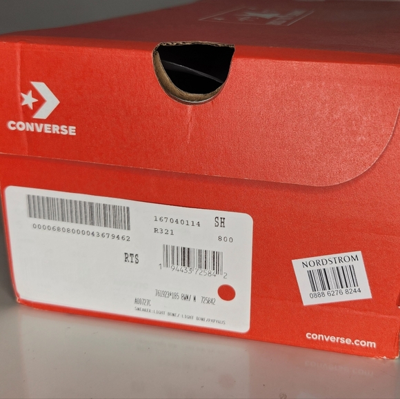 Women's size 8 Converse Chuck Taylor - Picture 9 of 9